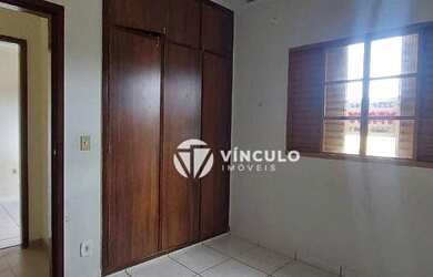 Imagem: O apartamento possui 3 Dormitórios, 1 Banheiro, 1 Vaga na garagem