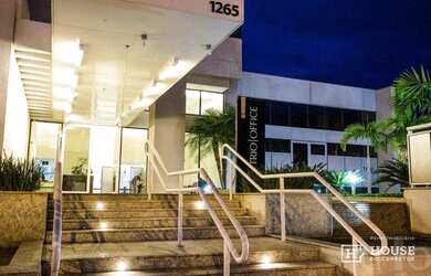 Imagem: O depósito para alugar possui 2 Vagas na garagem e 119m² de