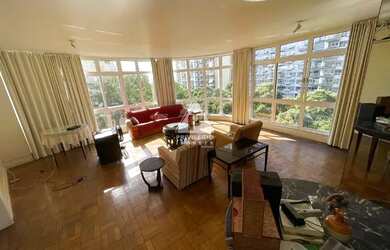 Imagem: O apartamento possui 4 Dormitórios, 2 Banheiros, 1 Vaga na