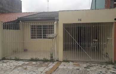 Imagem: A casa possui 3 Dormitórios, 2 Banheiros, 1 Vaga na garagem