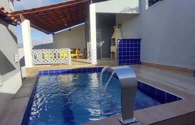 Imagem: A casa possui 4 Dormitórios, 4 Banheiros, 4 Vagas na garagem