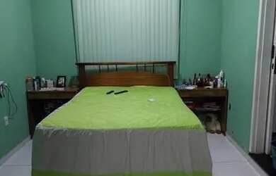 Imagem: A casa possui 2 Dormitórios, 3 Banheiros, 2 Vagas na garagem