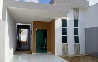 Imagem: A casa possui 3 Dormitórios, 2 Banheiros, 2 Vagas na garagem