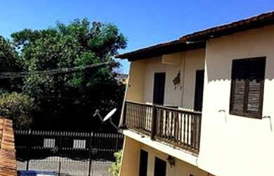 Imagem: A casa possui 3 Dormitórios, 2 Banheiros, 1 Vaga na garagem