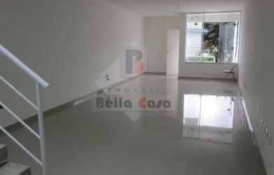 Imagem: A casa possui 3 Dormitórios, 5 Banheiros, 4 Vagas na garagem