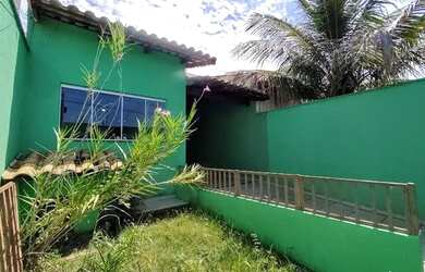 Imagem: A casa possui 3 Dormitórios, 2 Banheiros, 1 Vaga na garagem