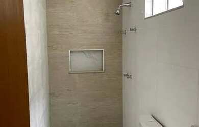 Imagem: A casa possui 3 Dormitórios, 2 Banheiros, 3 Vagas na garagem