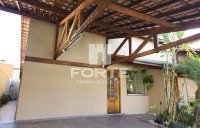 Imagem: A casa em condomínio possui 3 Dormitórios, 2 Banheiros, 2