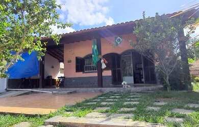 Imagem: A casa possui 5 Dormitórios, 3 Banheiros, 3 Vagas na garagem