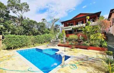 Imagem: A casa em condomínio possui 5 Dormitórios, 5 Banheiros, 5