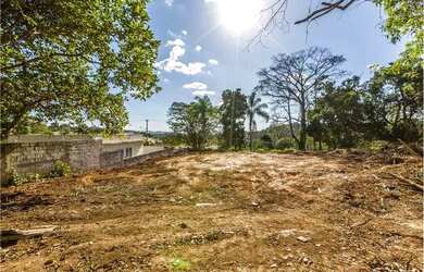 Imagem: O terreno à venda possui 600m² de Área e está localizado