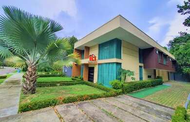 Imagem: A casa em condomínio possui 5 Dormitórios, 5 Banheiros, 4