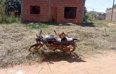 Imagem: A casa à venda possui 2 Dormitórios, 2 Banheiros, 2 Vagas