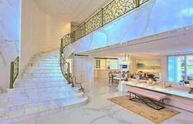 Imagem: A casa em condomínio possui 4 Dormitórios, 5 Banheiros, 3