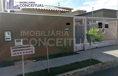 Imagem: A casa possui 2 Dormitórios, 2 Banheiros, 2 Vagas na garagem