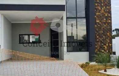 Imagem: A casa em condomínio possui 3 Dormitórios, 2 Banheiros, 2