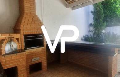 Imagem: A casa possui 3 Dormitórios, 5 Banheiros, 2 Vagas na garagem