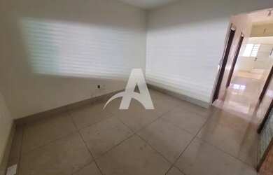 Imagem: A casa possui 2 Dormitórios, 3 Banheiros, 2 Vagas na garagem