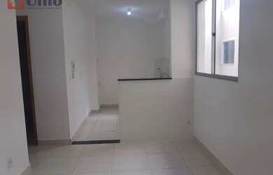 Imagem: O apartamento possui 2 Dormitórios, 1 Banheiro, 1 Vaga na garagem