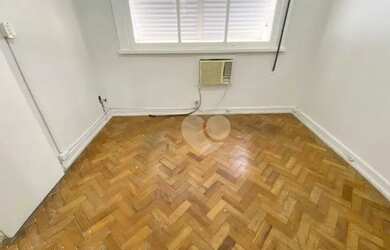 Imagem 13: Sala e quarto em prédio familiar bem administrado em frente ao Aterro...