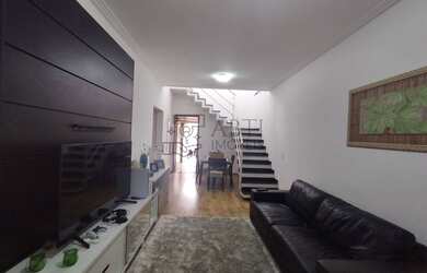 Imagem: A casa possui 4 Dormitórios, 4 Banheiros, 3 Vagas na garagem