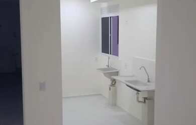 Imagem: O apartamento possui 2 Dormitórios, 1 Banheiro, 1 Vaga na garagem