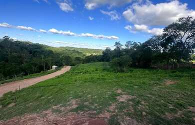 Imagem 4: Oportunidade única!** Terreno em Ibiúna, água, energia e natureza. Venha visitar!