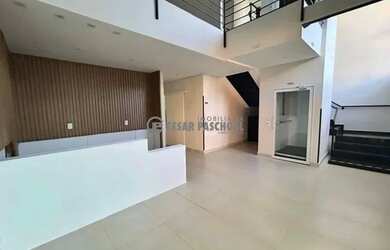 Imagem: O depósito possui 3 Vagas na garagem, 250m² de Área e está