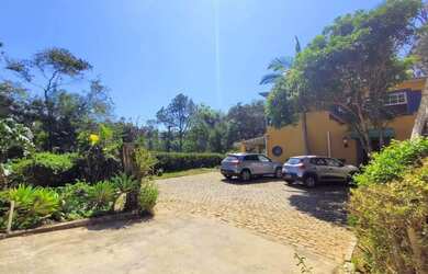 Imagem: A casa possui 5 Dormitórios, 5 Banheiros, 5 Vagas na garagem