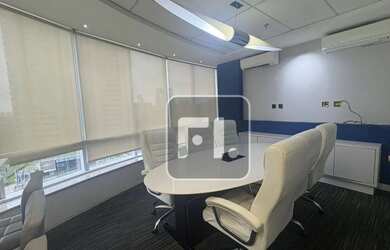 Imagem: O depósito possui 3 Vagas na garagem e 100m² de Área e está