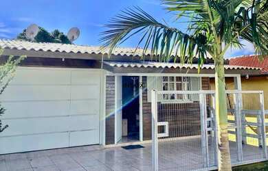 Imagem: A casa possui 4 Dormitórios, 2 Banheiros e 130m² de Área