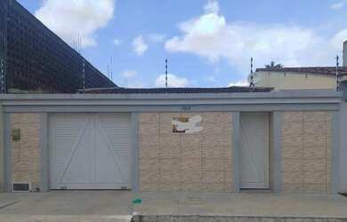 Imagem: A casa possui 3 Dormitórios, 1 Banheiro, Área de serviço