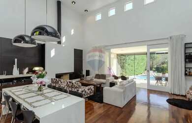 Imagem 5: Luxo e Conforto: Mansão em Condomínio em Santa Maria