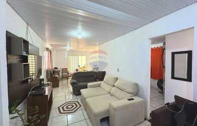 Imagem: A casa possui 2 Dormitórios, 2 Banheiros, 1 Vaga na garagem