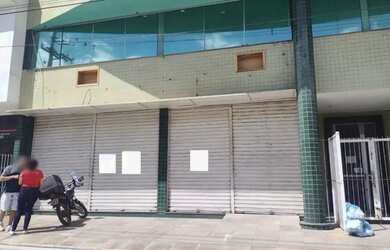 Imagem: O depósito possui 5 Vagas na garagem e 300m² de Área e está