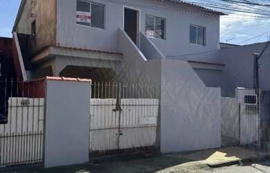 Imagem: A casa possui 4 Dormitórios, 4 Banheiros, 1 Vaga na garagem