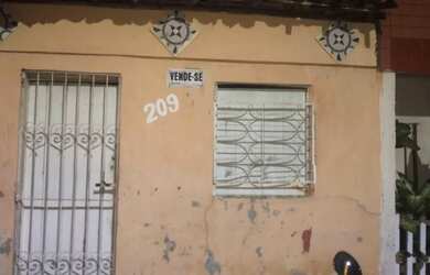 Imagem: A casa possui 2 Dormitórios, 1 Banheiro, 425m² de Área e