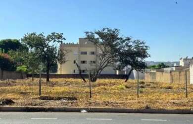 Imagem: O terreno possui 2.820m² de Área e está localizado em Chácaras