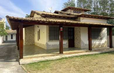 Imagem: A casa possui 4 Dormitórios, 3 Banheiros, 1 Vaga na garagem