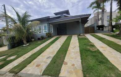 Imagem: A casa em condomínio possui 4 Dormitórios, 4 Banheiros, 2