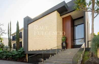 Imagem: A casa em condomínio possui 5 Dormitórios, 5 Banheiros, 4