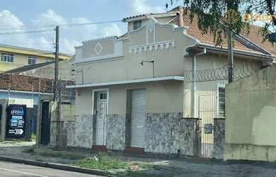 Imagem: A casa possui 3 Dormitórios, 1 Banheiro, 200m² de Área e