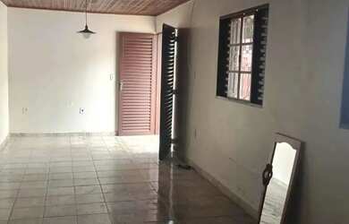 Imagem: A casa possui 2 Dormitórios e está localizado em Tenoné