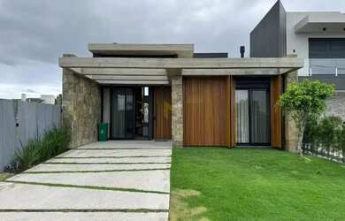 Imagem: A casa em condomínio possui 4 Dormitórios, 5 Banheiros, 2