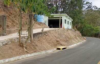 Imagem: O depósito possui 5 Vagas na garagem, 136m² de Área e está