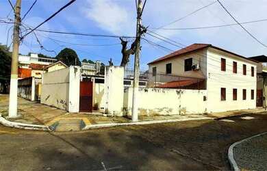 Imagem: A casa possui 5 Dormitórios, 5 Banheiros, 5 Vagas na garagem