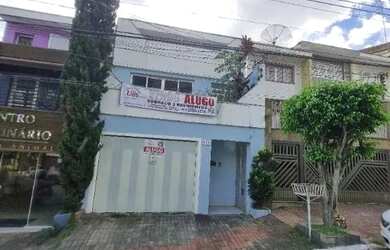 Imagem: A casa possui 4 Dormitórios, 5 Banheiros, 3 Vagas na garagem