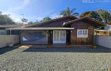 Imagem: A casa possui 4 Dormitórios, 1 Banheiro, 90m² de Área e