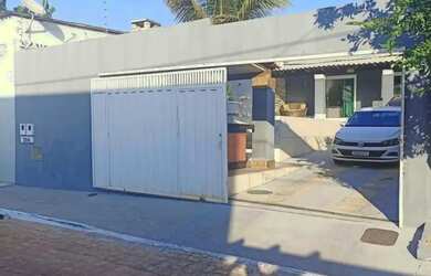 Imagem: A casa em condomínio possui 3 Dormitórios, 3 Banheiros, 356m²