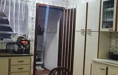 Imagem: A casa possui 3 Dormitórios, 2 Banheiros, 3 Vagas na garagem